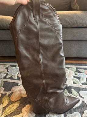 Knee high boots with heel